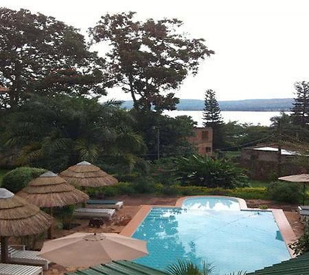 Surjios Guest House Jinja Esterno foto
